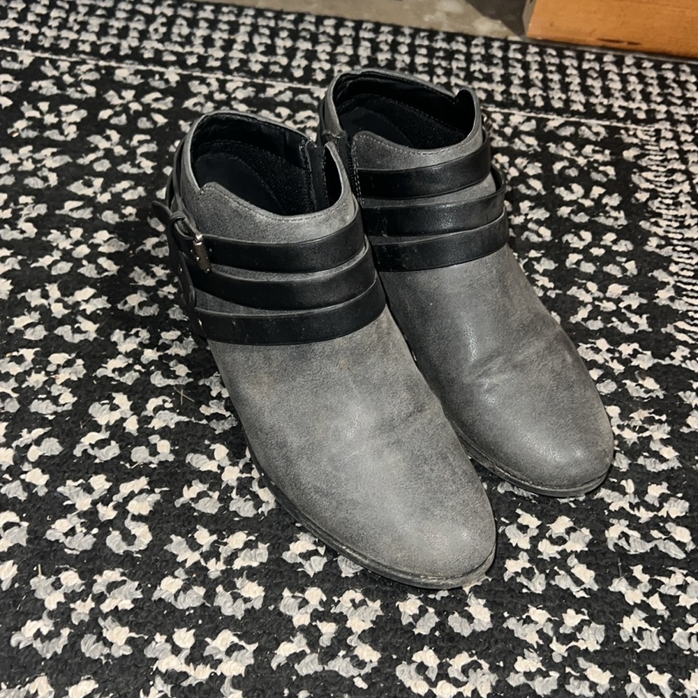 Boots - Picture 2 of 3